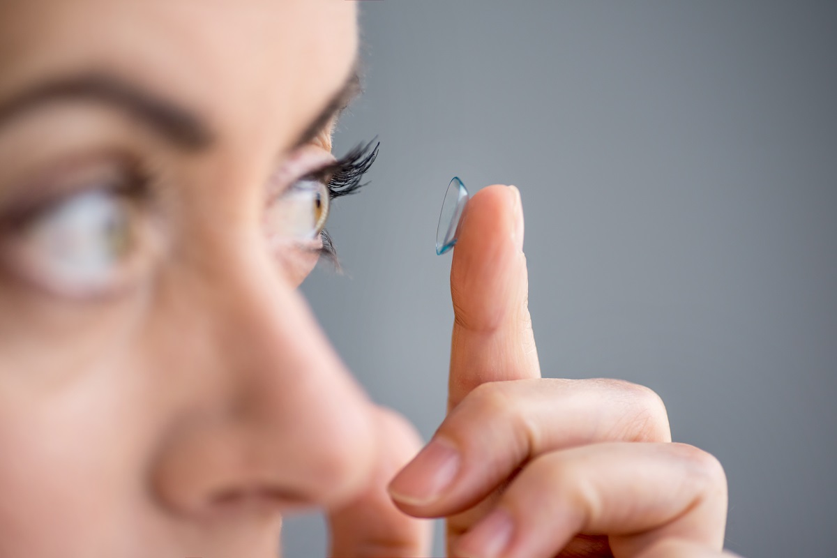 woman putting in her contact lenses