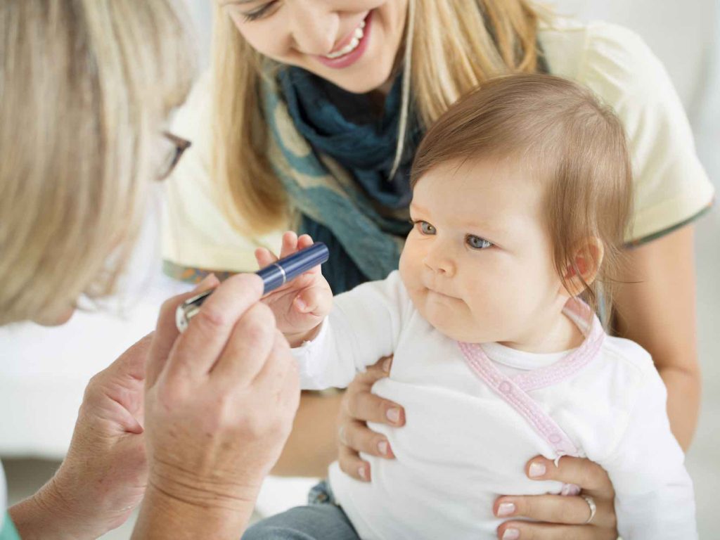 baby eye exam with light