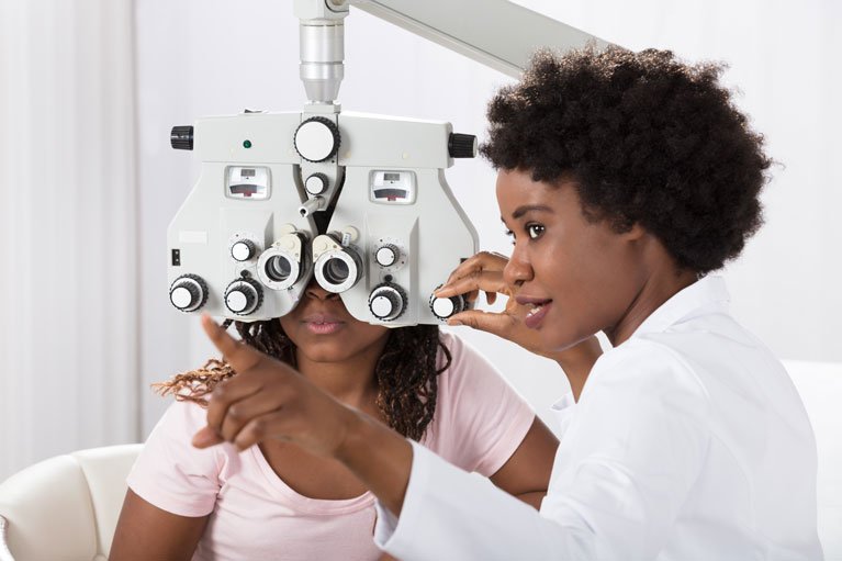 women doctor giving a patient an eye exam