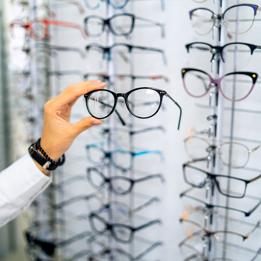 Row-of-glasses-at-an-opticians.-Eyeglasses-shop.-Stand-with-glasses-in-the-store-of-optics