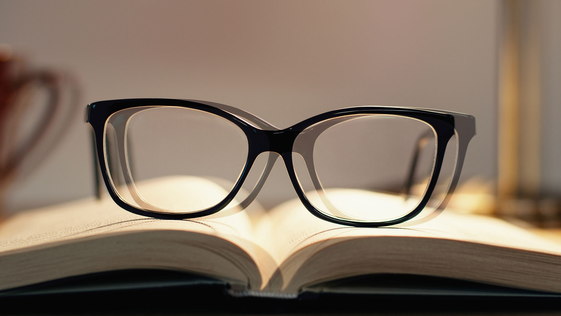 Diplopia-concept---double--vision.-Diagnosis-in-Opthalmology.