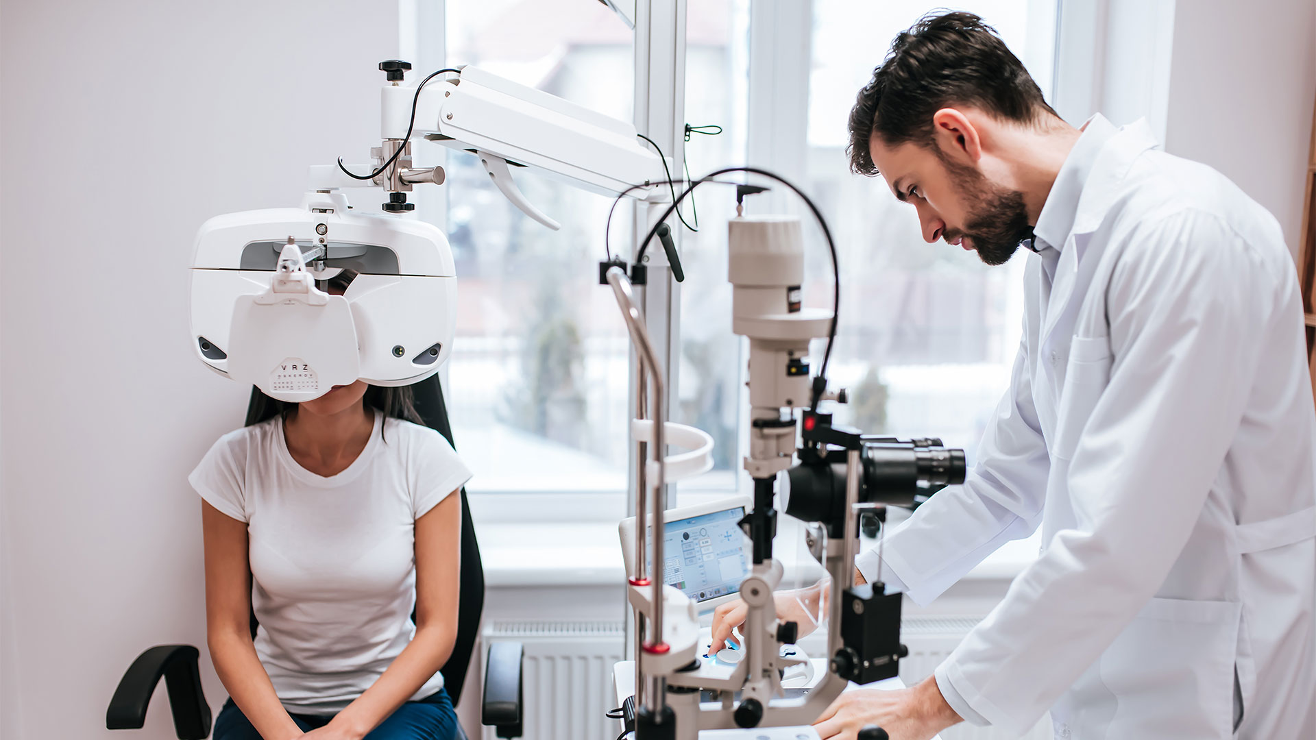 Doctor-and-patient-in-ophthalmology-clinic