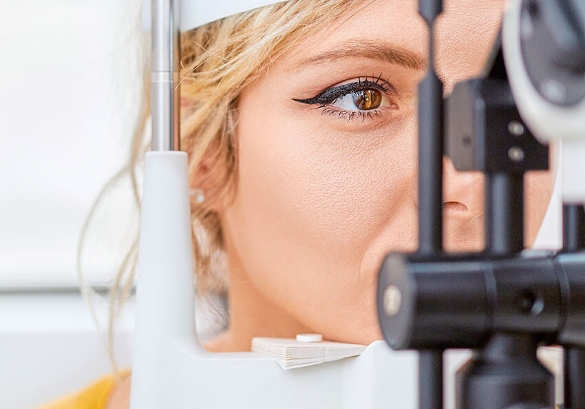 Checking-eyesight-with-Slit-lamp,-examination-of-the-eyes-in-an-ophthalmology-clinic