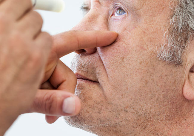 Elderly-man-examined-by-an-ophthalmologist